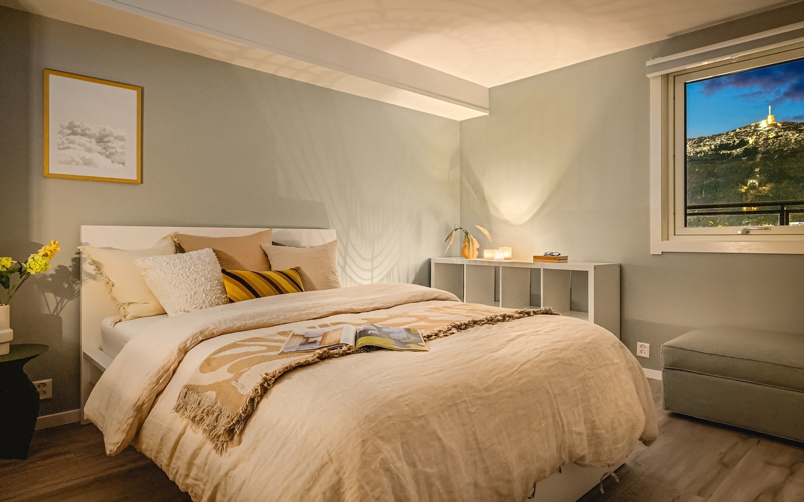 Boligen har to romslige soverom som gir deg den ekstra plassen mange er på jakt etter - enten du trenger barnerom, kontor eller en komfortabel gjestesone. Galleribilde