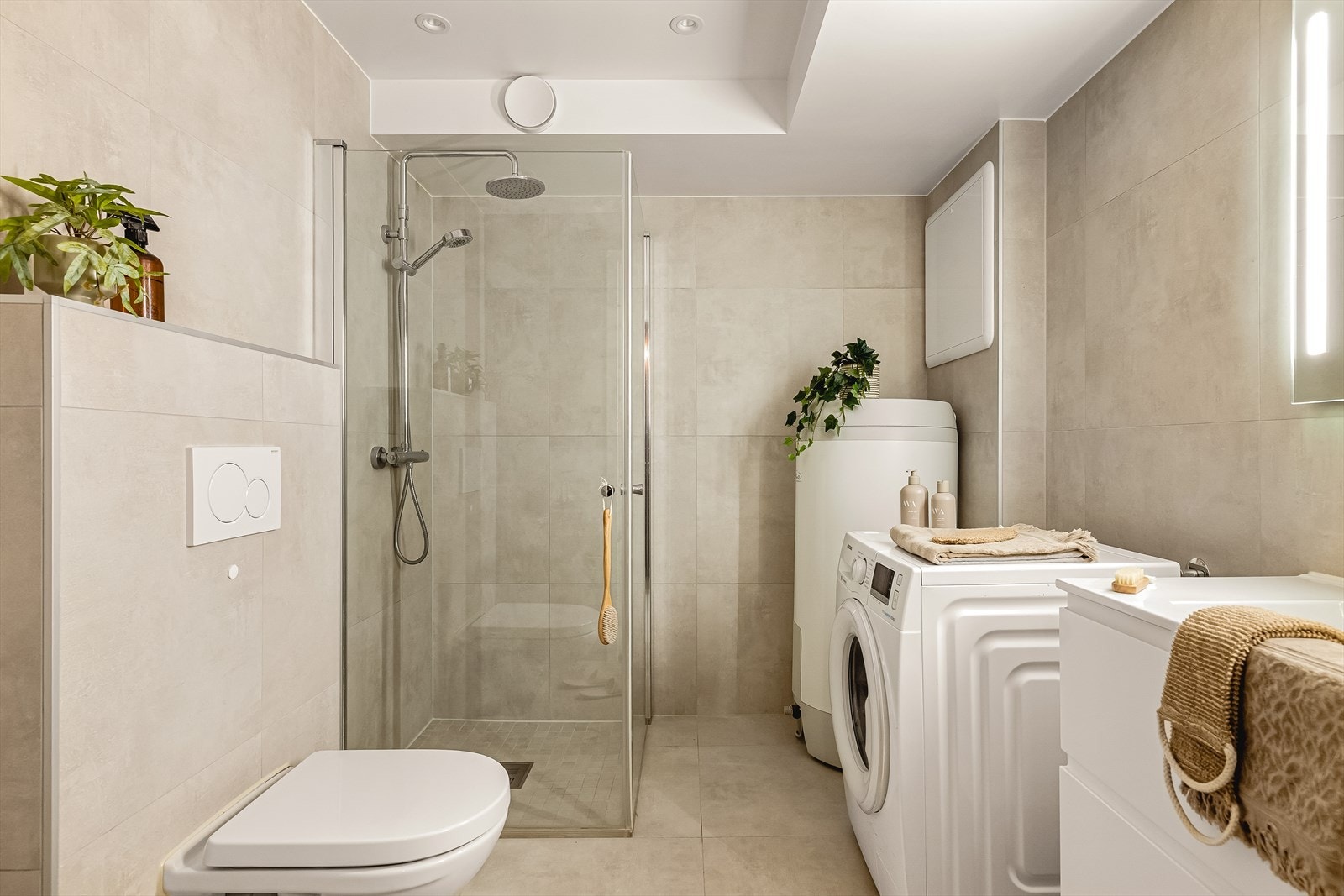 Lekkert, helfliset bad fra 2021 som kombinerer moderne design med høy komfort! Galleribilde