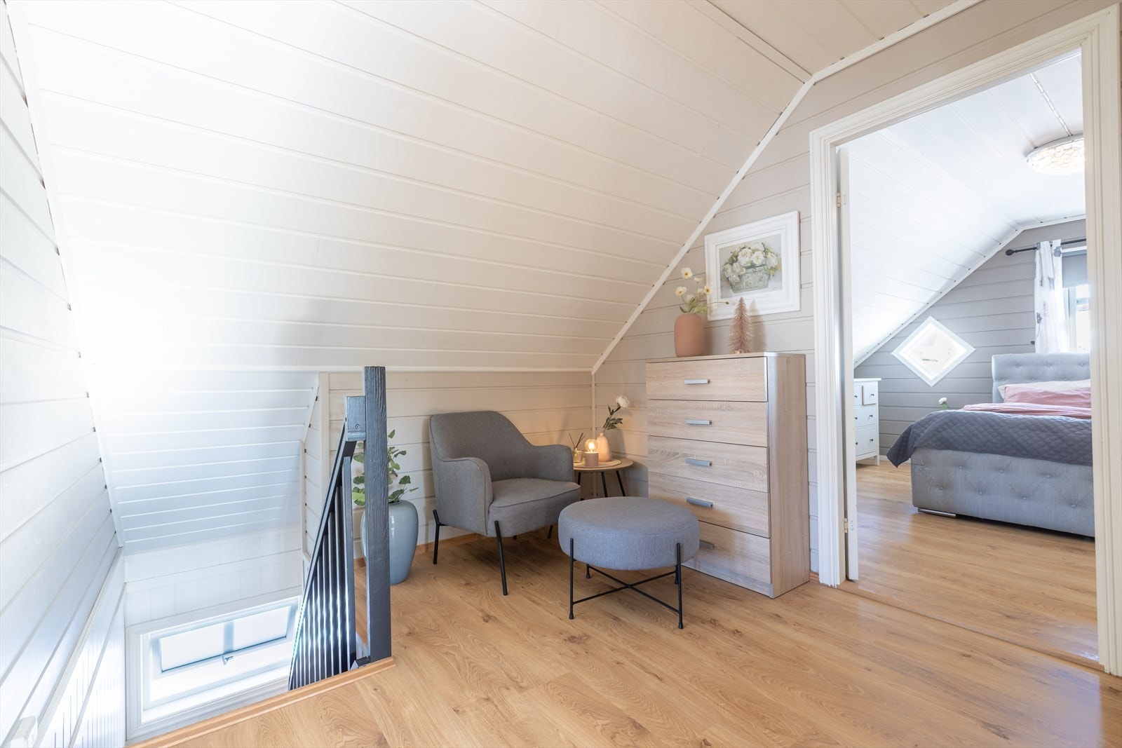 I 2. etasje finner du en hyggelig gang og tre soverom. Galleribilde