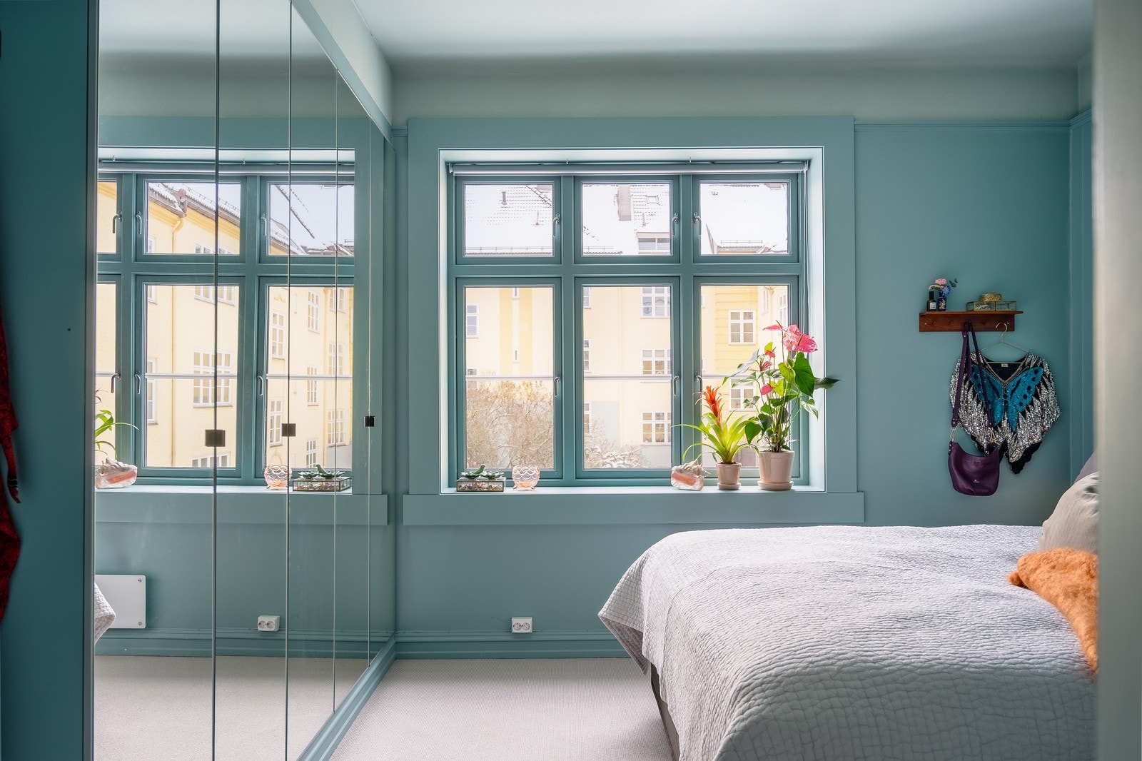 Soverommet vender mot den koselige bakgården. Her sover du godt uten trafikk- og gatestøy. Galleribilde