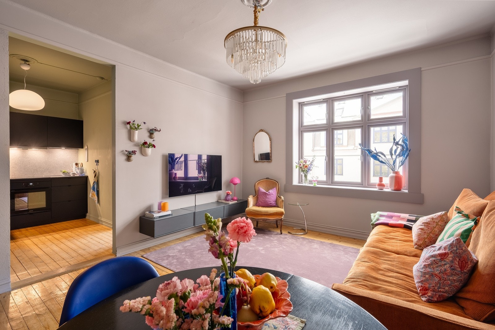 I 2021 fikk leiligheten en ny planløsning. Smart og effektiv planløsning med god størrelse på alle rom. Galleribilde