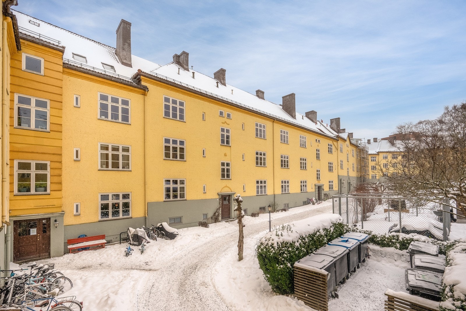 Bakgården oppleves som en privat park for beboerne. Galleribilde