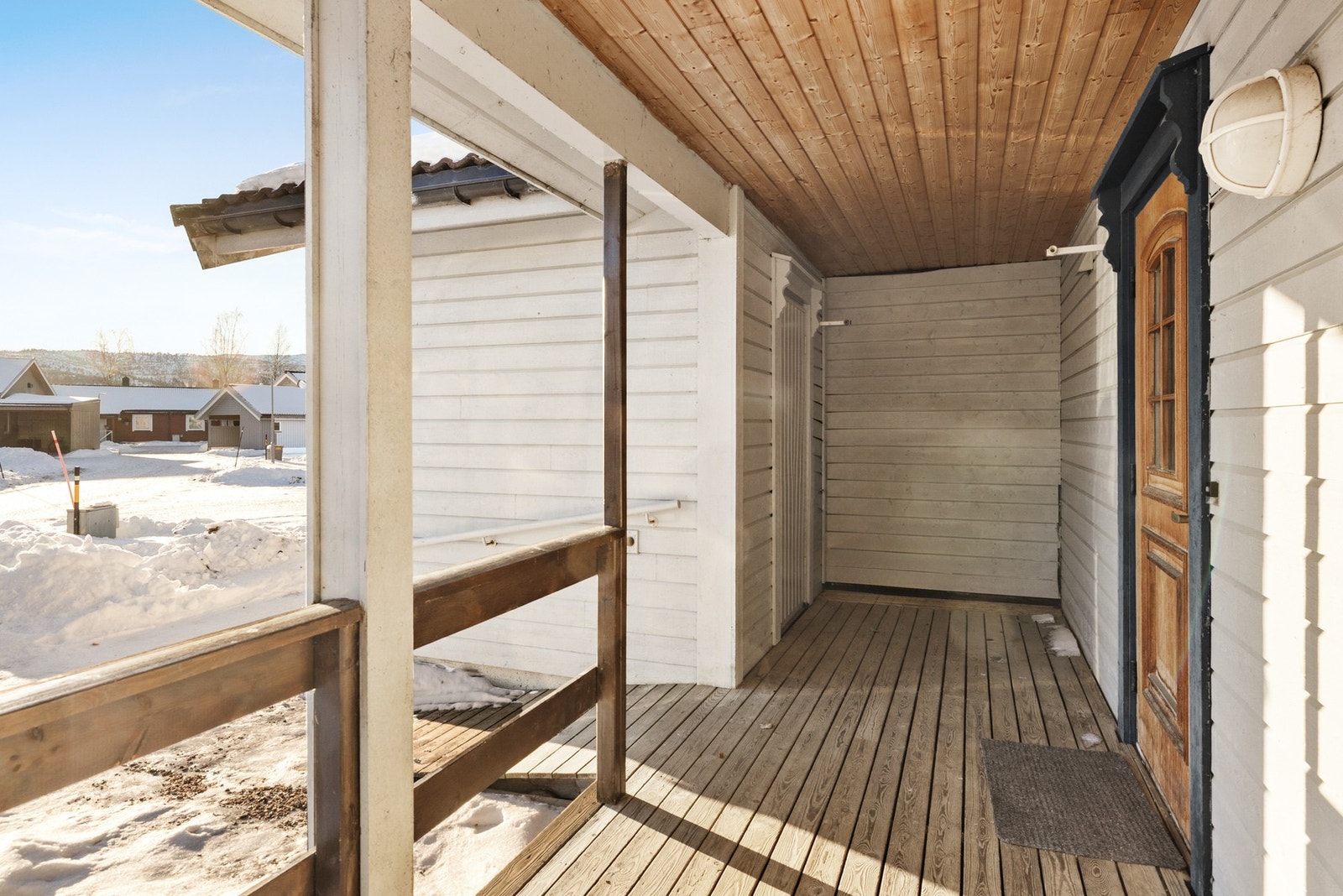 Takoverbygd inngangsparti og egen utvendig sportsbod Galleribilde