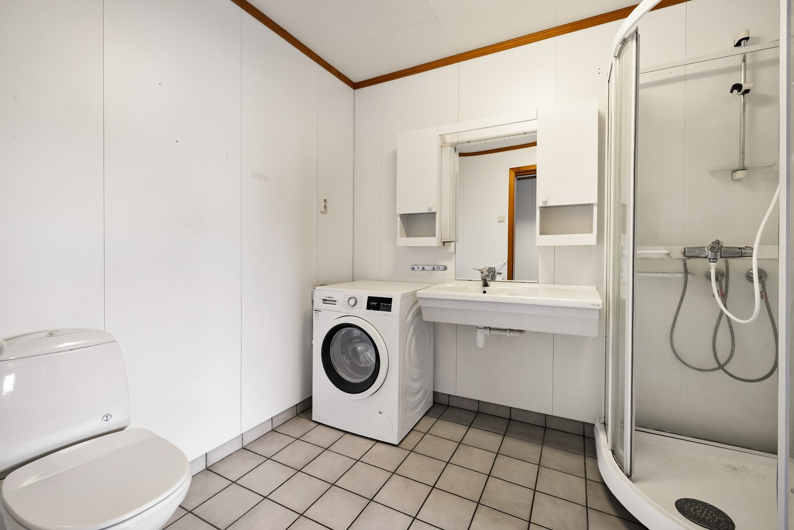 Rommet er kombinert bad- og vaskerom Galleribilde