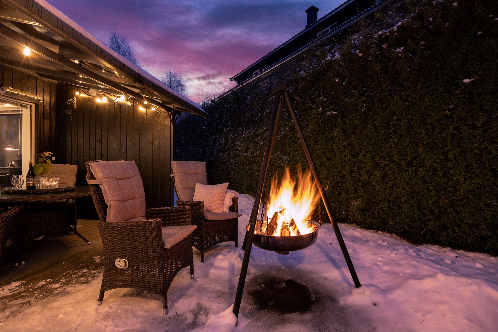 Usjenert terrasse som kan benyttes både sommer og vinter! Galleribilde