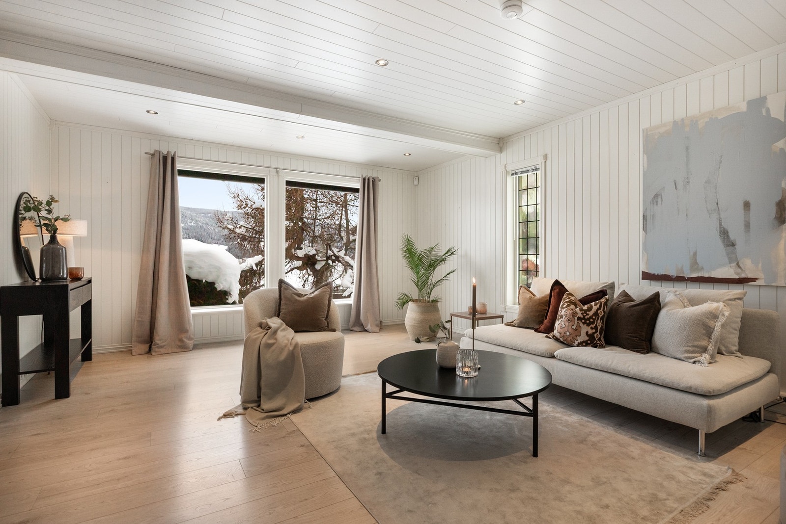 Lyse, delikate farger preger rommene Galleribilde