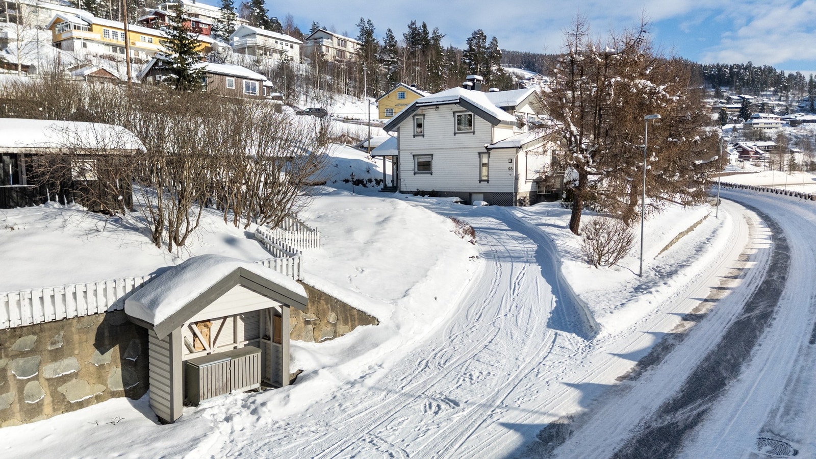 Asfaltert adkomst og gårdsplass Galleribilde