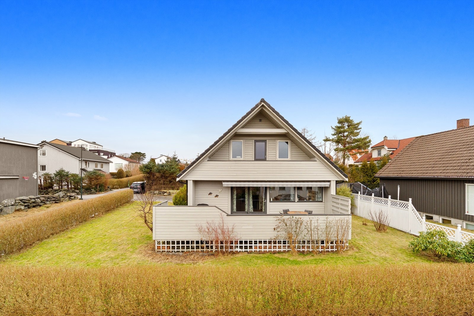 EiendomsMegler1 v/Thor Erik Nilsen presenterer denne innholdsrike eneboligen i Sundtagårdsveien 24. Galleribilde