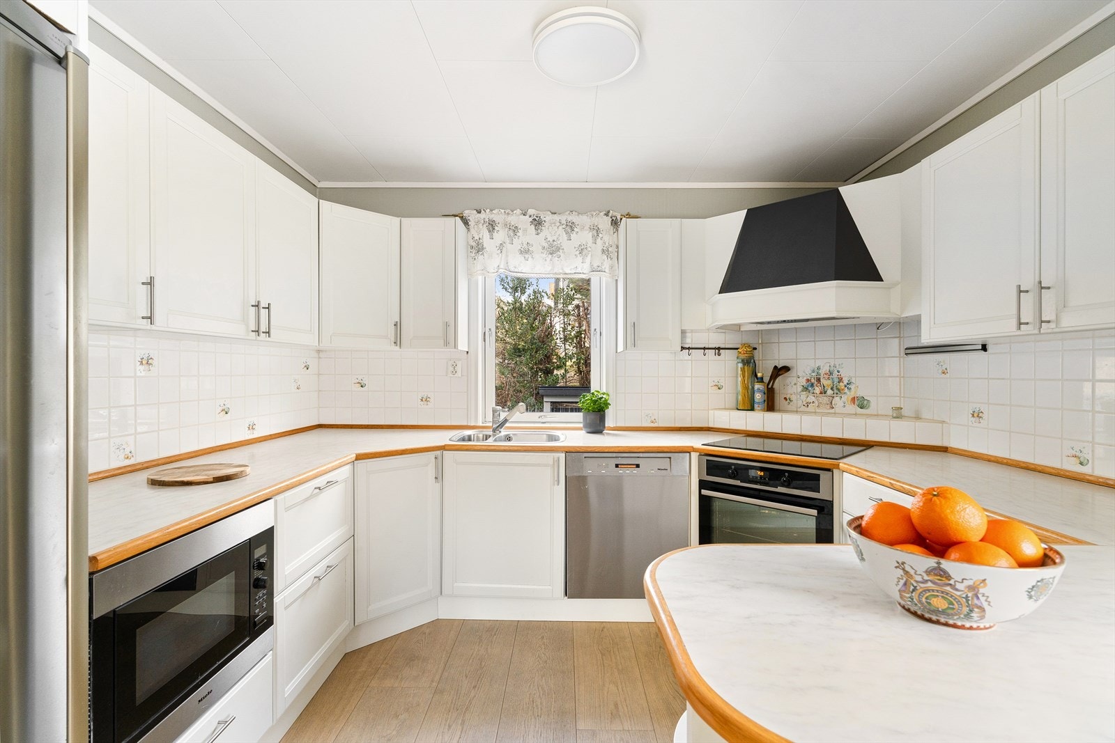 Romslig kjøkken Galleribilde