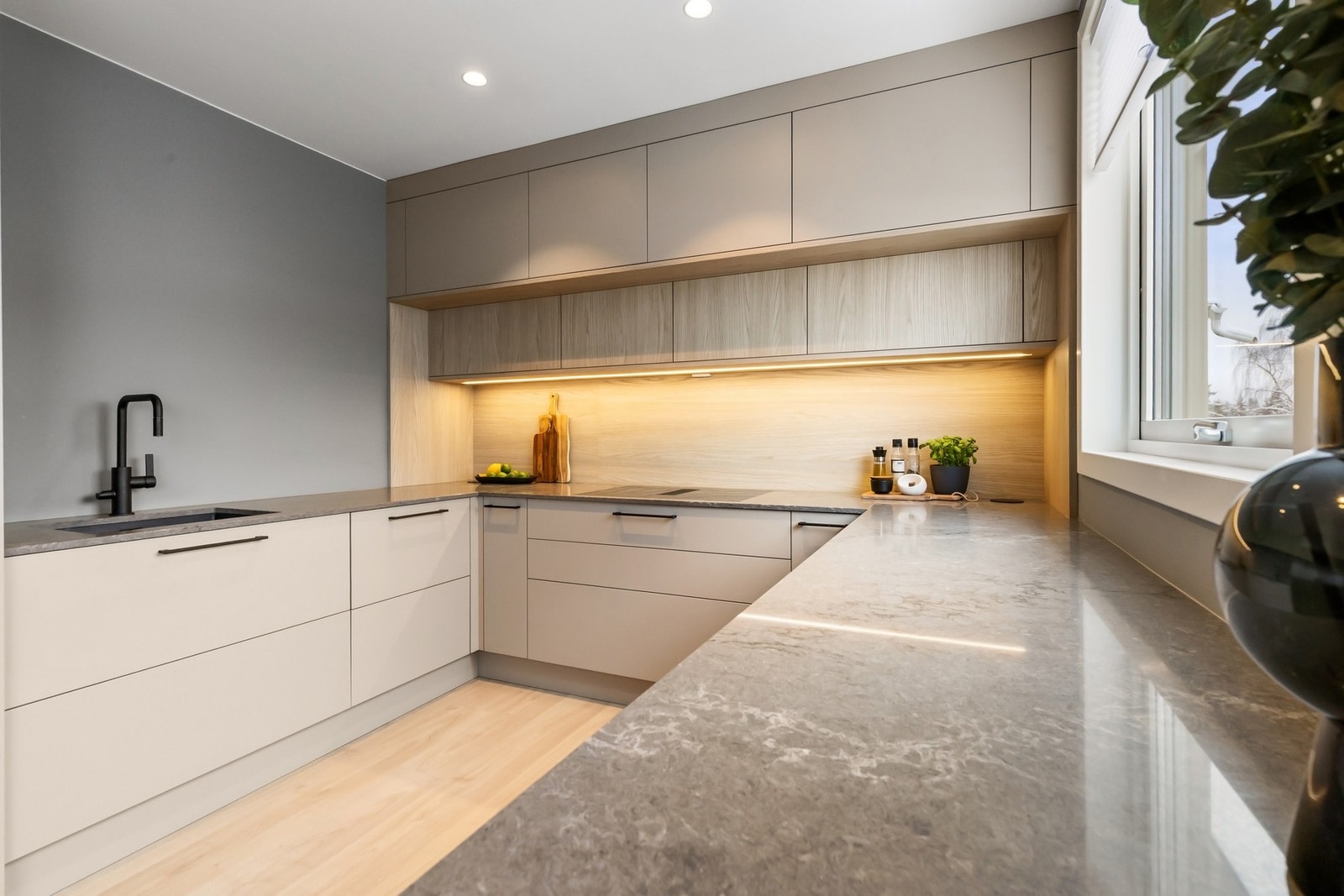 Rålekker 3(4)-roms toppleilighet i byggets 3.etasje Galleribilde