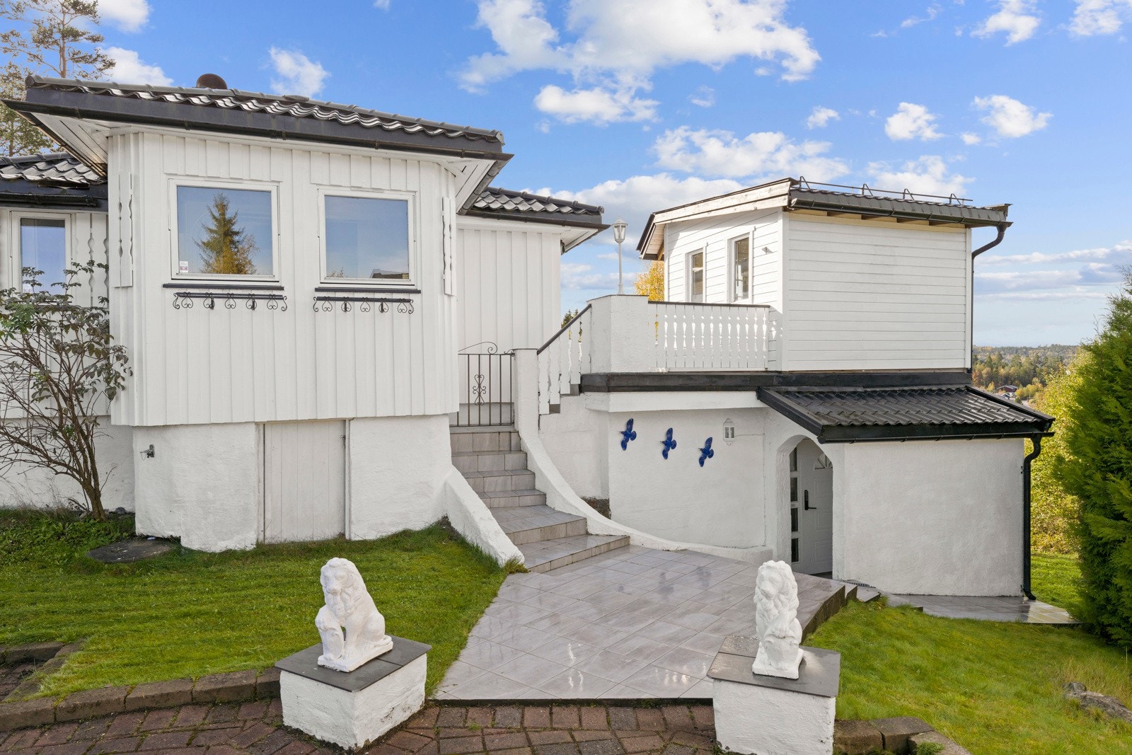 Eiendommen er en sjelden perle, vakkert og skjermet plassert for å gi deg maksimal ro og privatliv. Galleribilde