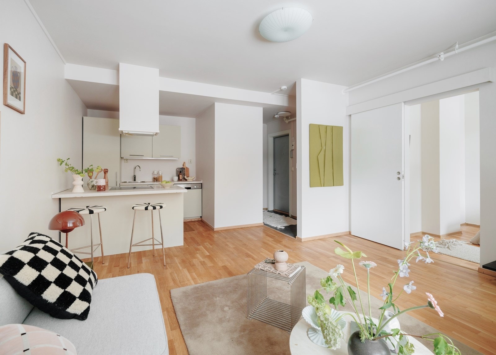 Svært god og arealeffektiv planløsning med åpen løsning mellom stue og kjøkken. Galleribilde