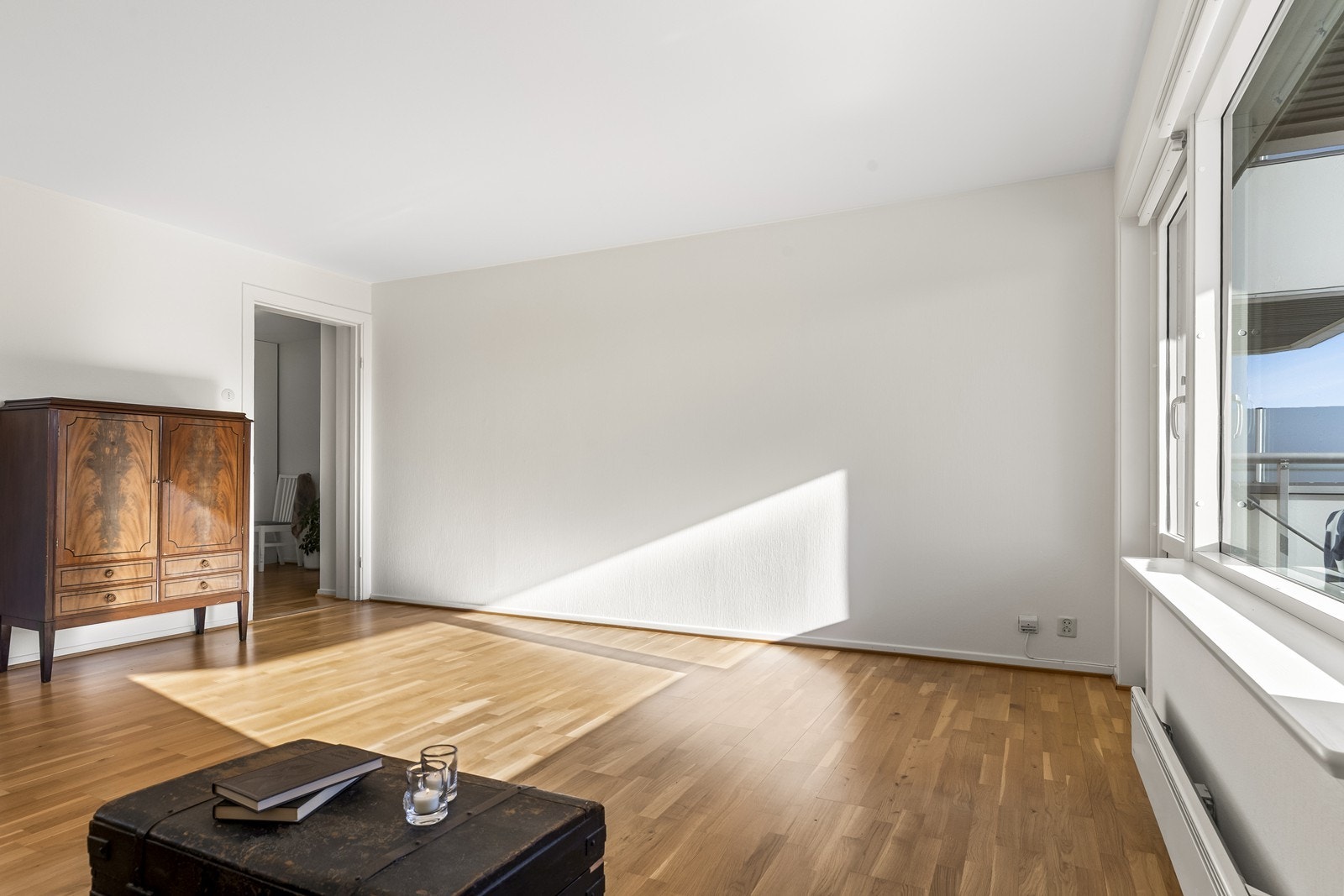 Her er det nymalte overflater som enkelt kan males i eget fargevalg for å sette sitt eget preg på boligen Galleribilde