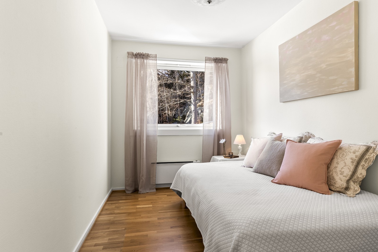 Soverom 2 egnes god som barnerom/gjesterom/kontor Galleribilde