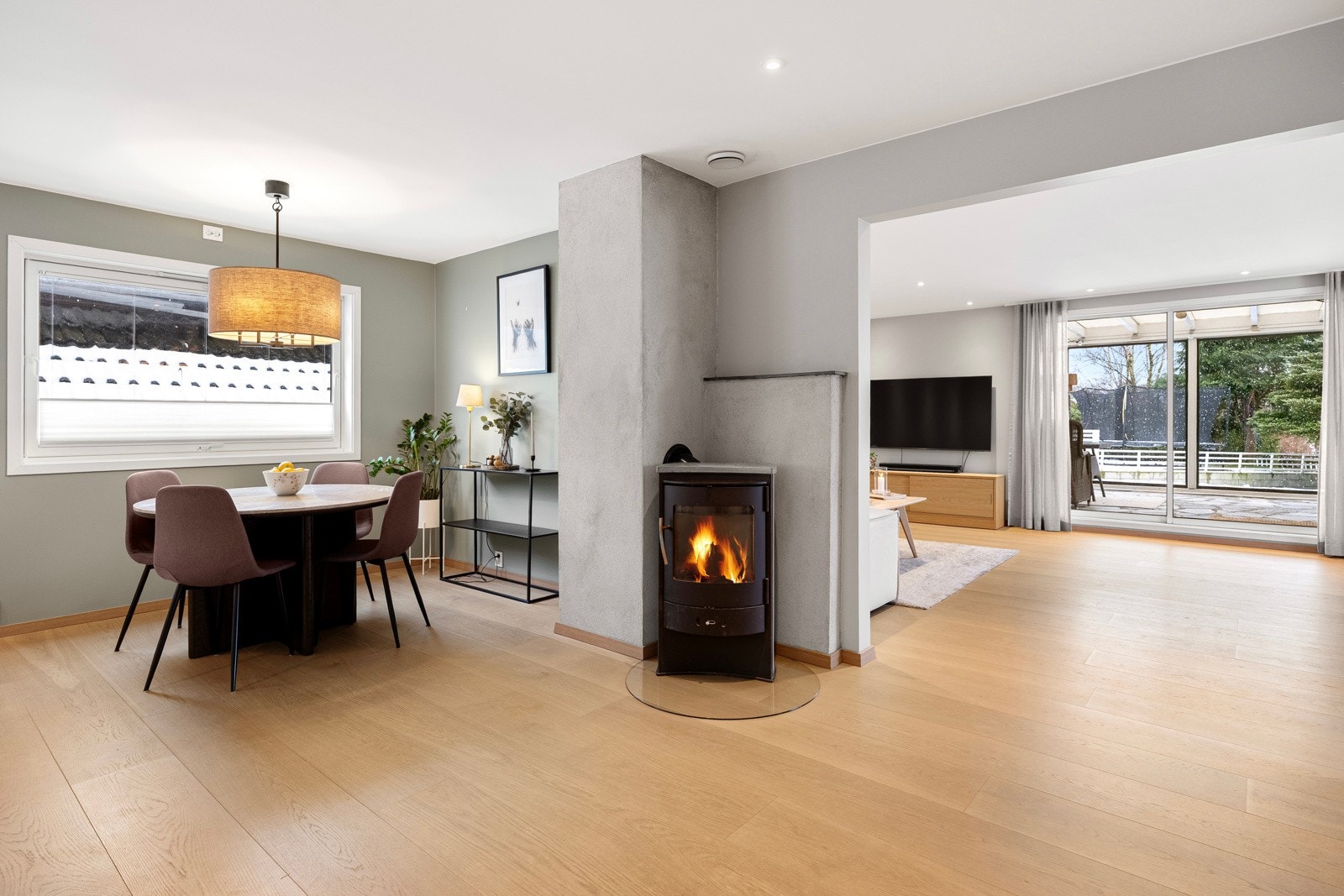 Stuen har en romslig og fleksibel utforming med gode møbleringsmuligheter. Galleribilde