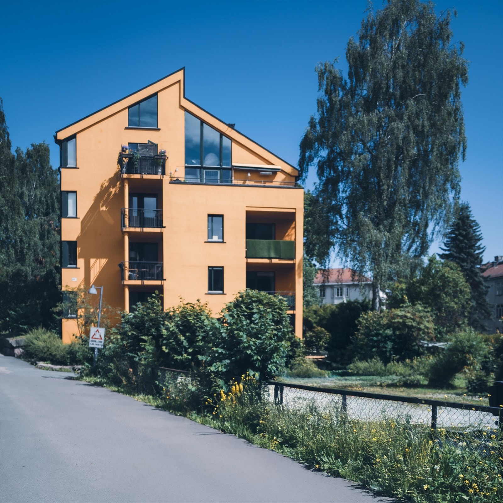 Området har en attraktiv og urban beliggenhet med kort vei til sentrum og enkel adkomst til øvrige bydeler. Galleribilde