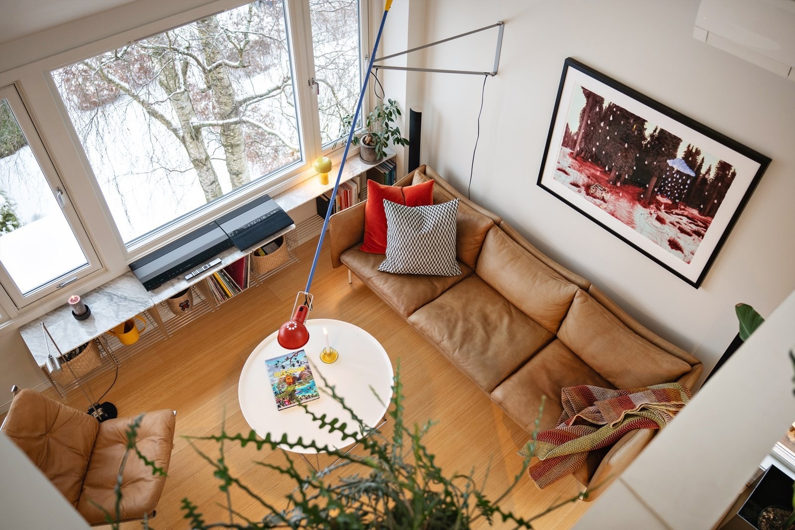 Her er det god plass til sofaseksjon i tillegg til stort spisebord - Perfekt for sosiale sammenkomster! Galleribilde