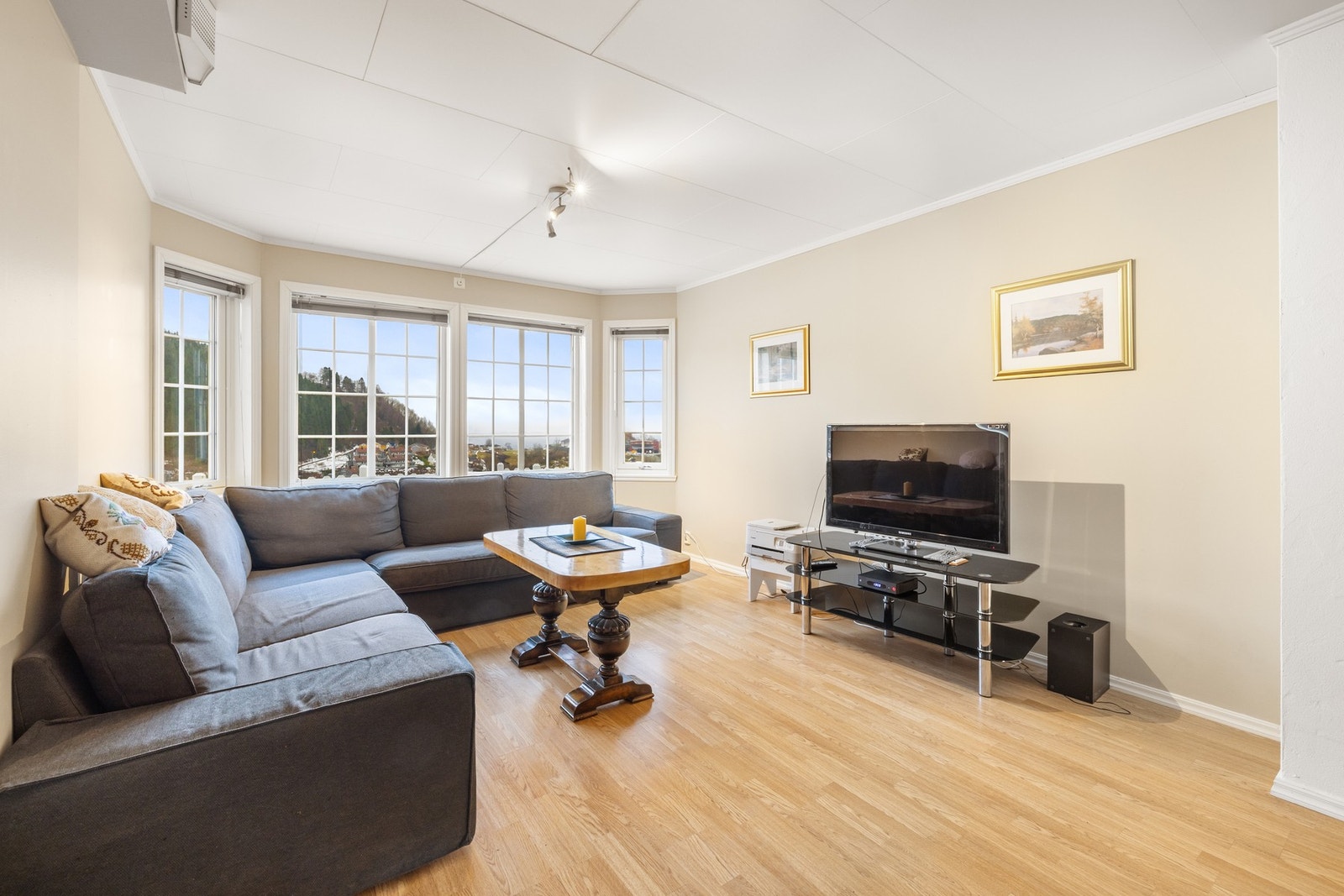 I utleiedelen er det en stue, kjøkken, et bad og et soverom Galleribilde