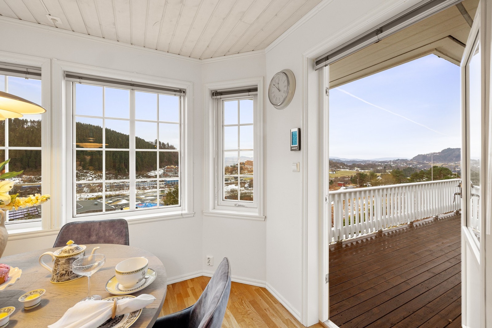 Borgafjellet barneskole åpnet i 2022. Skolen tilbyr store lekeplasser og har en egen Facebook side for å informere om arrangementer osv. Galleribilde