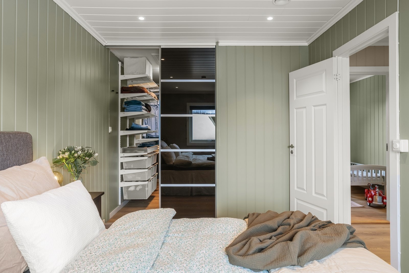 Praktisk og skjult garderobeløsning. Galleribilde