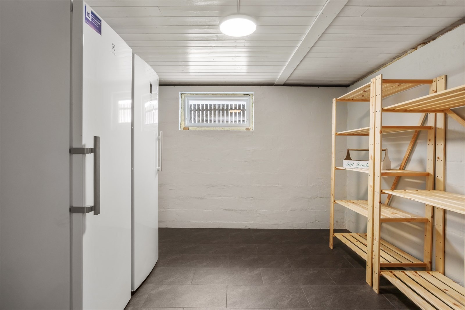 Stor og praktisk matbod med varmekabler i gulvet. Oppgradert i 2017. Galleribilde