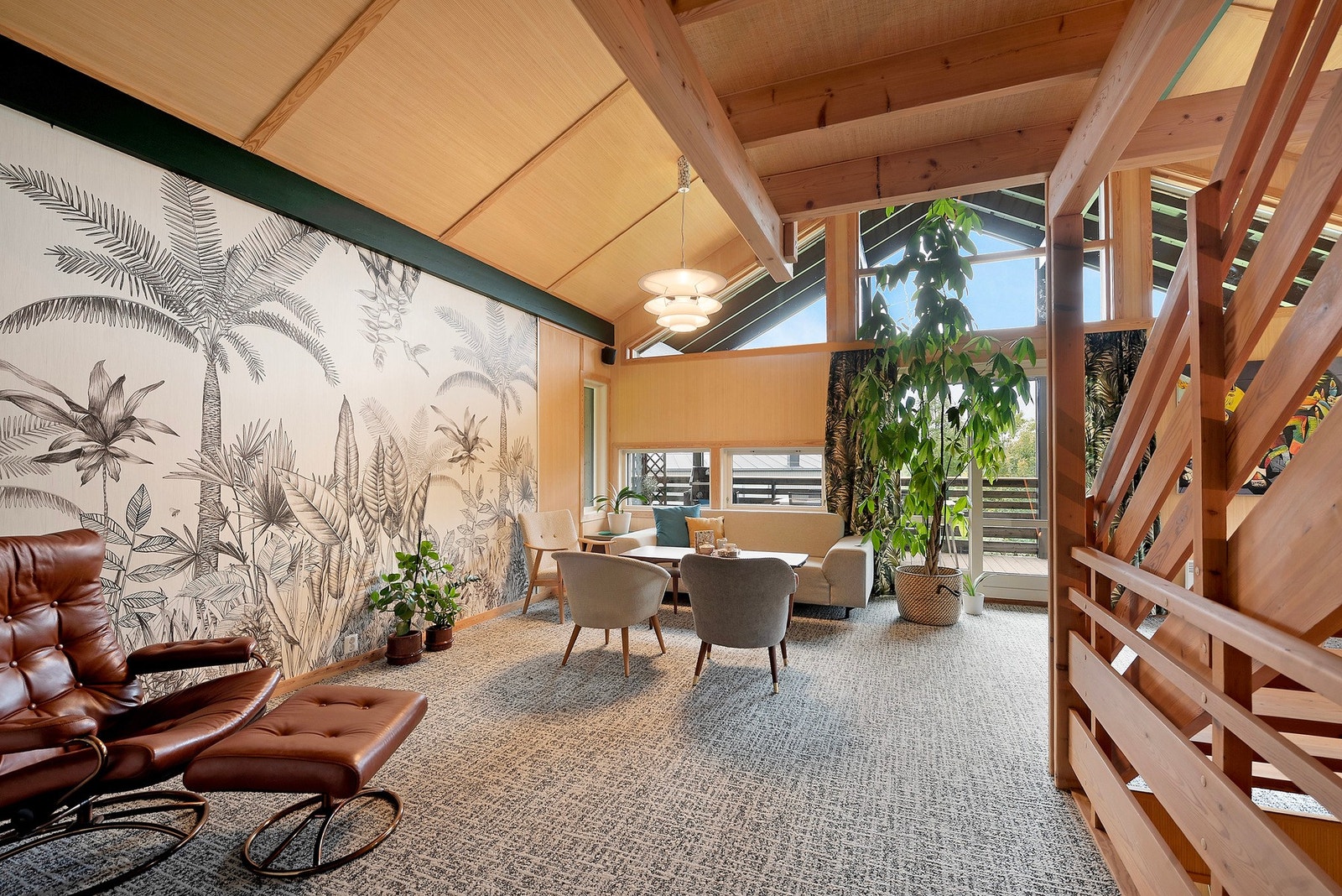 Boligen er opprinnelig fra 1982 og det er foretatt flere utbedringer som gjennomgang av det elektriske, bytte av kledning, og nytt glass i vinduene de senere årene Galleribilde