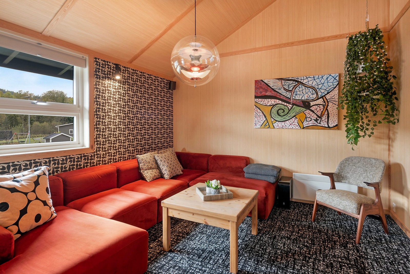 Ett av de 5 soverommene brukes i dag som tv-stue Galleribilde