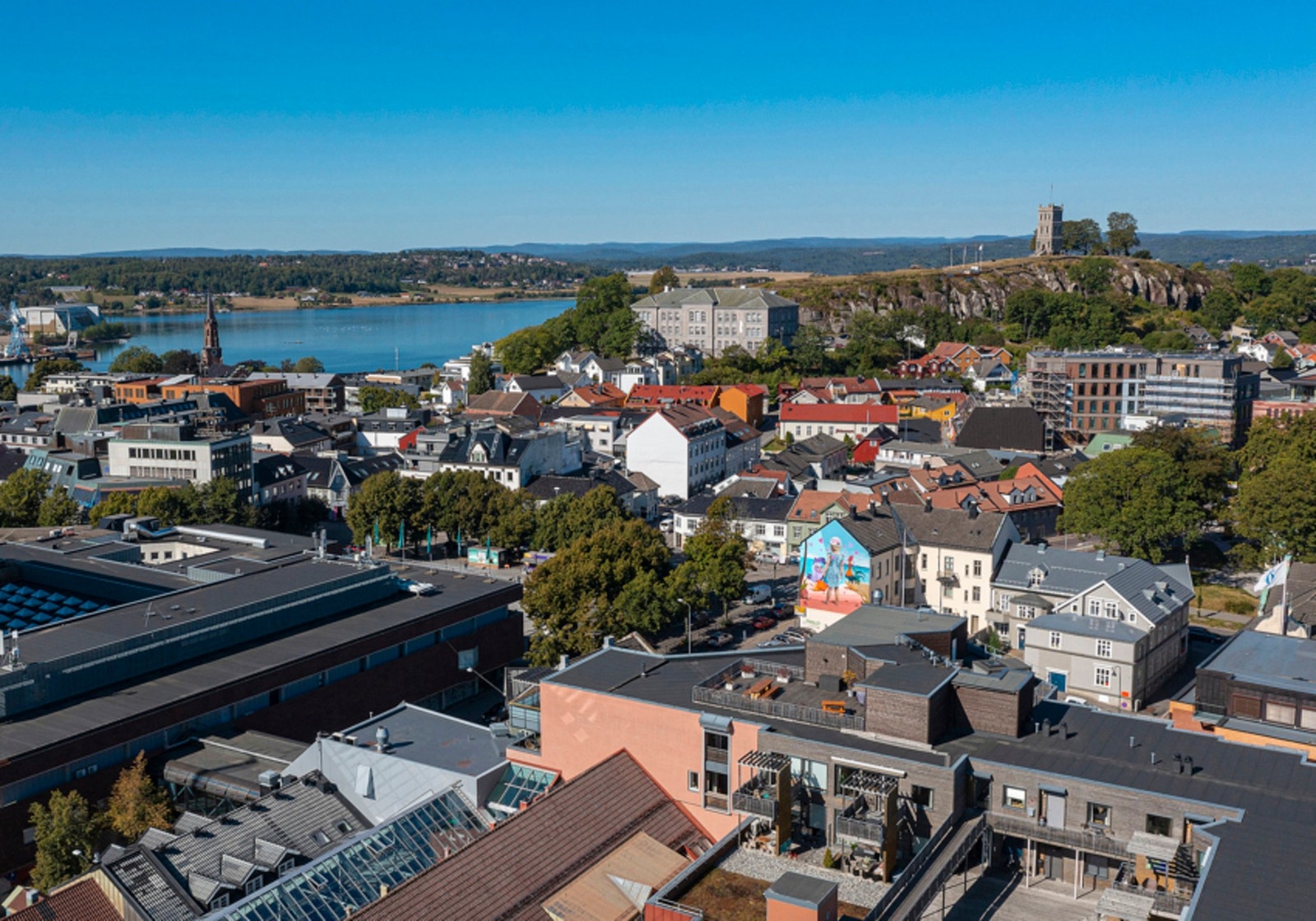 Tønsberg er en sjarmerende by med Slottsfjellet, historien og sjøen. Galleribilde
