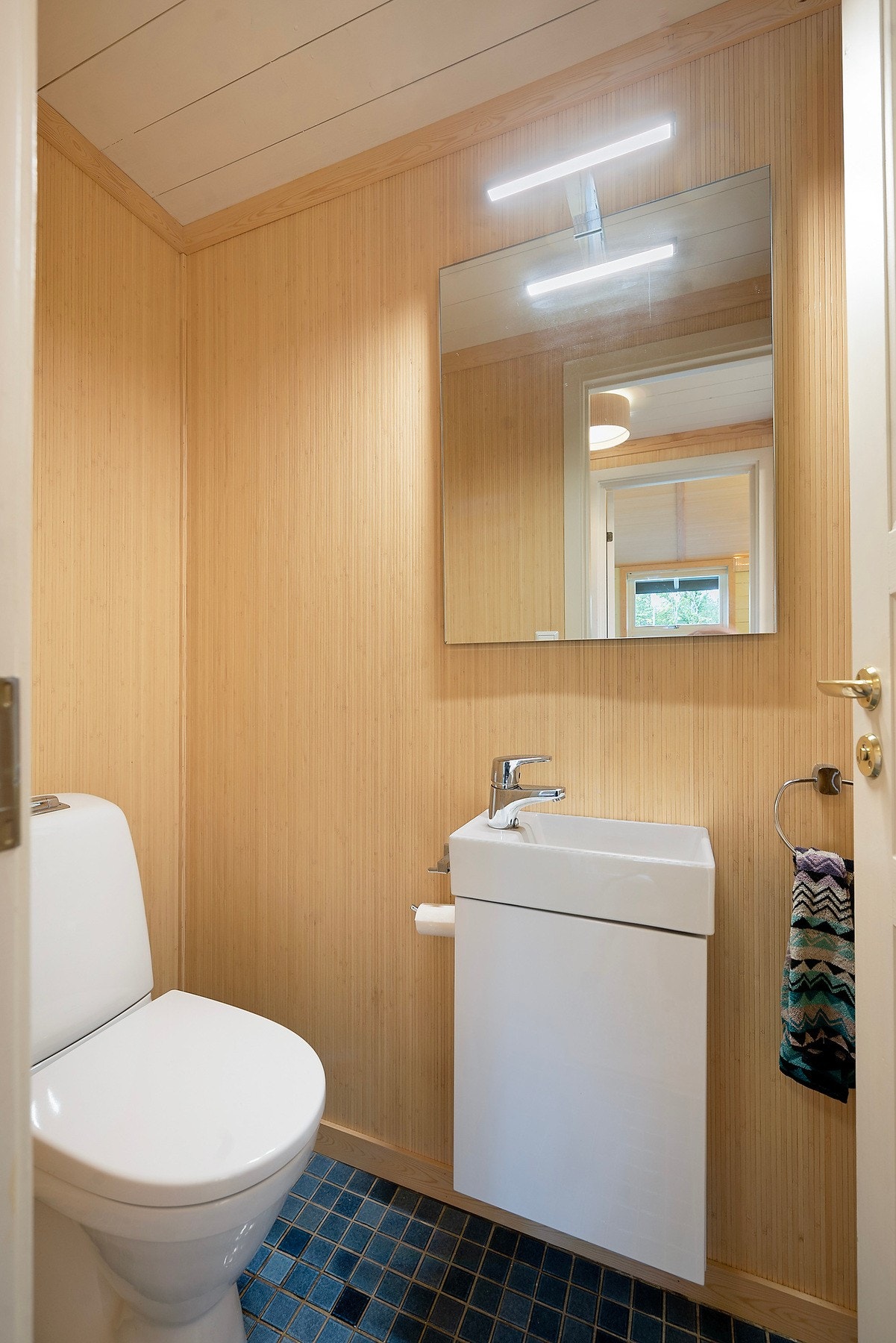 Ved badet er det separat toalett Galleribilde