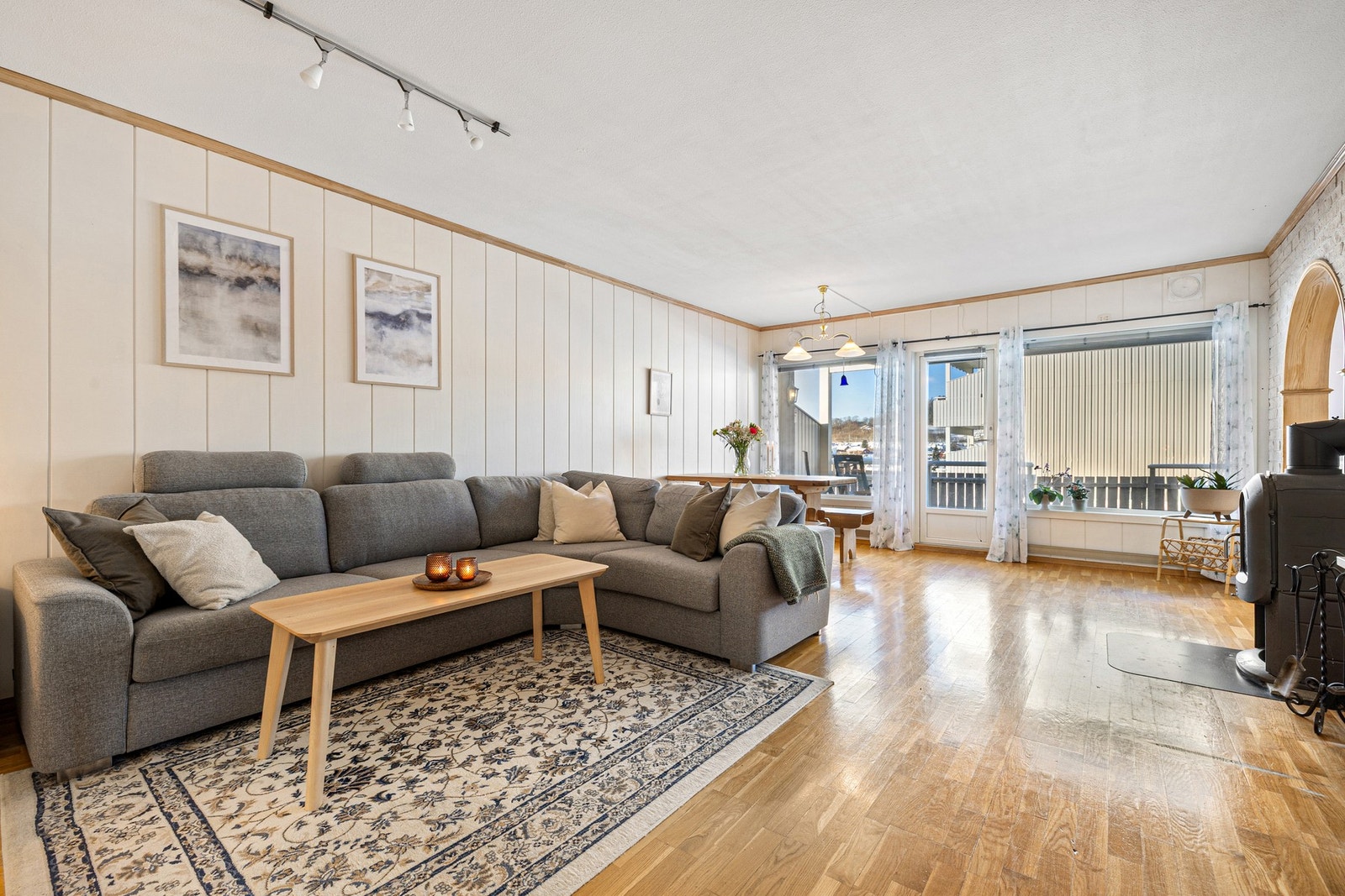 Velkommen til Vestre Hllasetvangen 4 A, presentert av EiendomsMegler 1 ved Christian Furuhaug Aa. Galleribilde