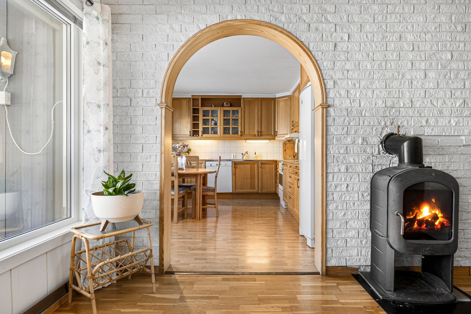 Delvis åpen stue-/kjøkkenløsning. Galleribilde