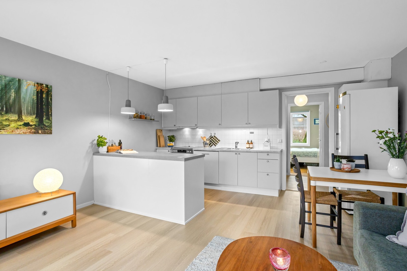 Stue og kjøkken. Galleribilde