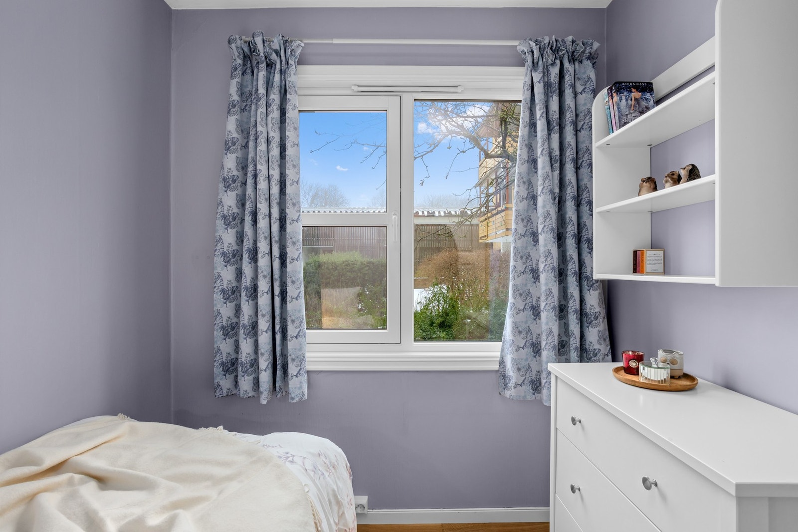 Soverom. Rommet er mindre enn 15 kubikk med lettveggen som er satt opp. Galleribilde