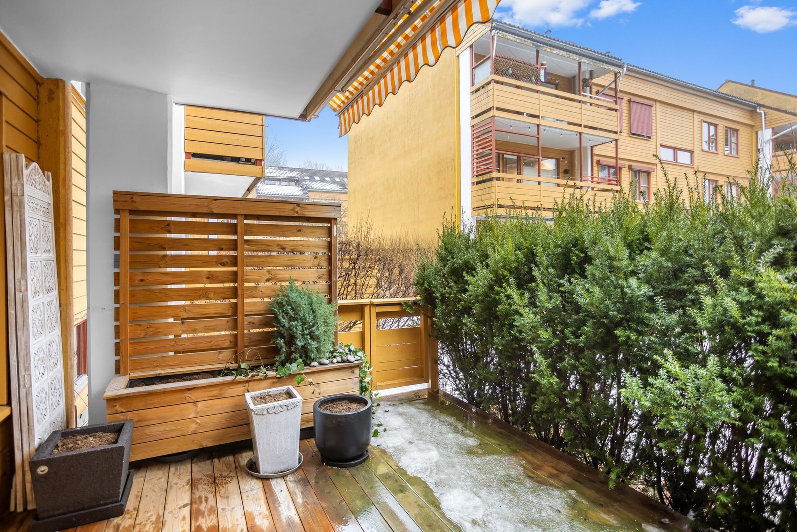 Stor sydvestvendt terrasse på 15 kvm. Galleribilde