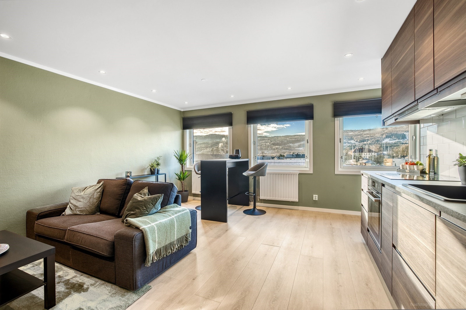 Den åpne romløsningen gir en god romfølelse og fleksible møbleringsmuligheter. Galleribilde