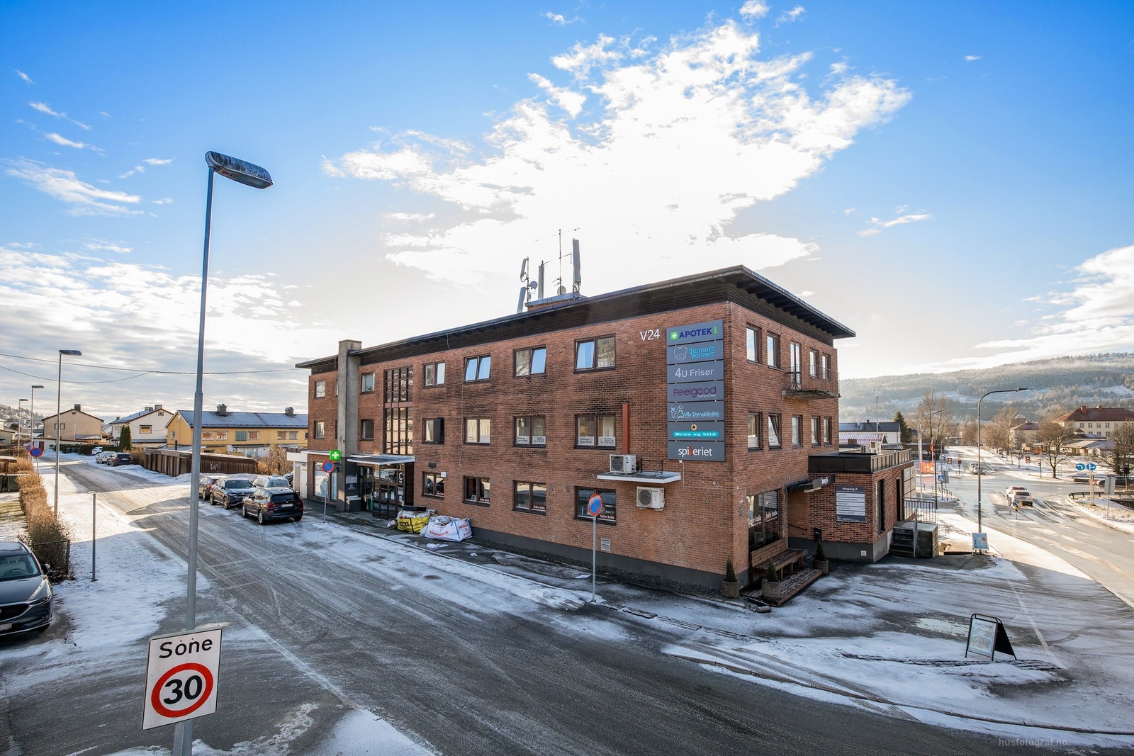 Nærhet til Drammen sentrum med et godt utvalg av sentrumsfasiliteter, servicetilbud og god offentlig kommunikasjon. Galleribilde