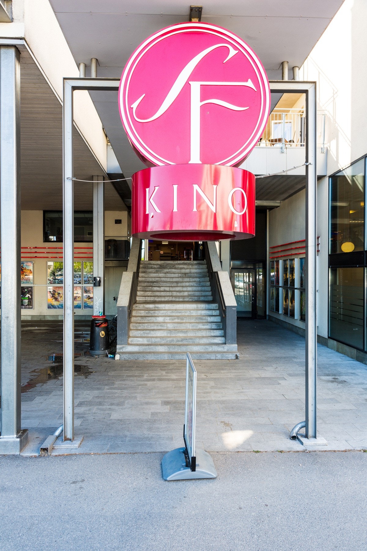 Lillestrøm kino (nå ODEON) ligger midt i Lillestrøm. Dette er Romerikes største kinosenter. Kinoen har 7 saler og er bygget etter THX-standard Galleribilde