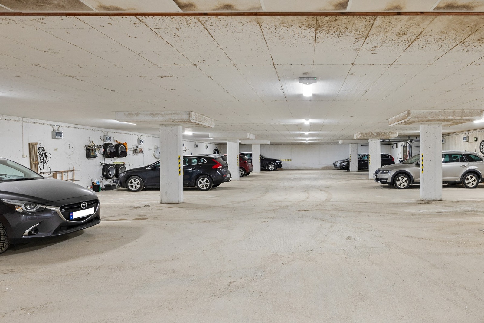 Egen parkeringsplass i felles p-kjeller Galleribilde