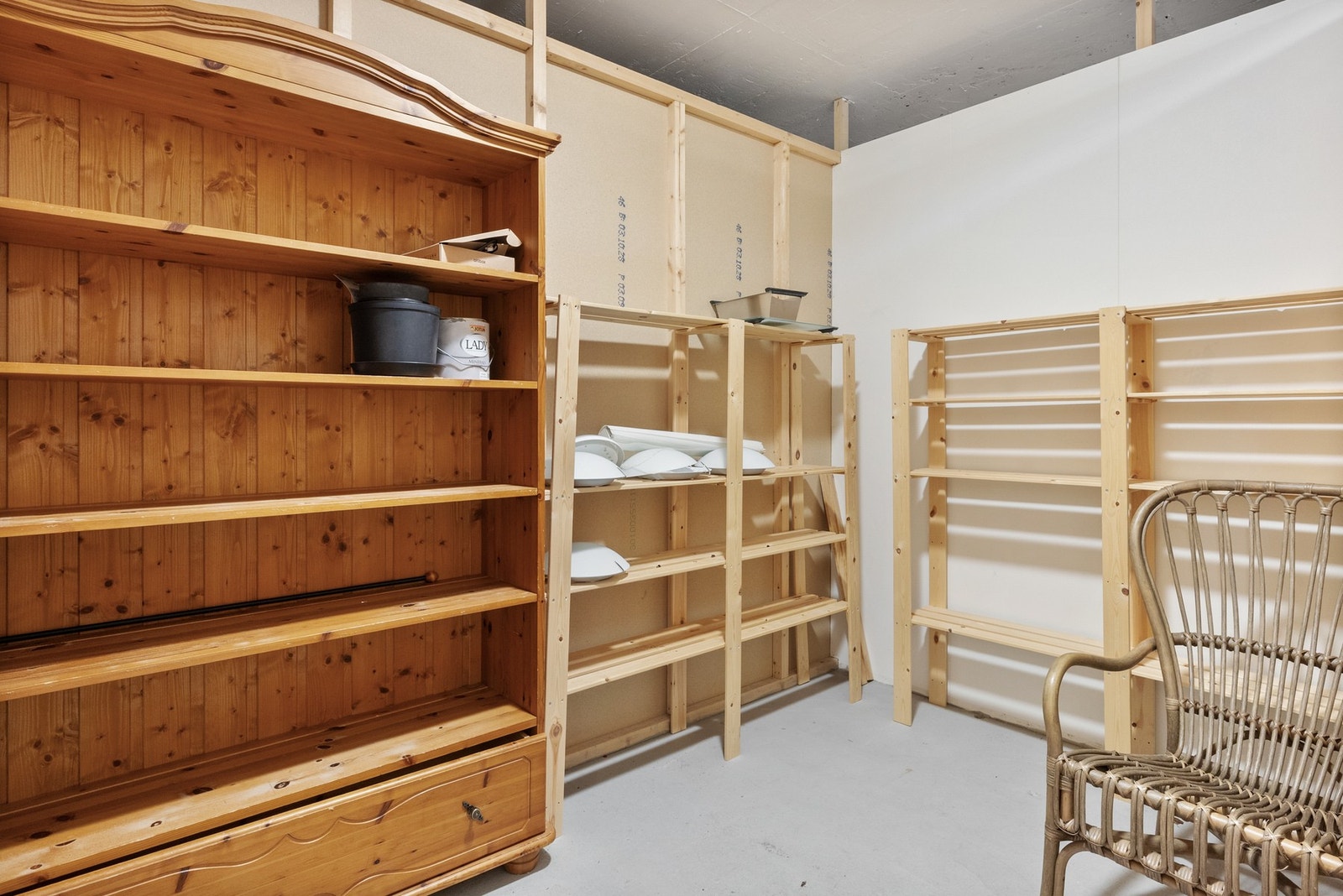 Leiligheten disponerer egen praktisk bod. Beliggende i 2.etasje Galleribilde