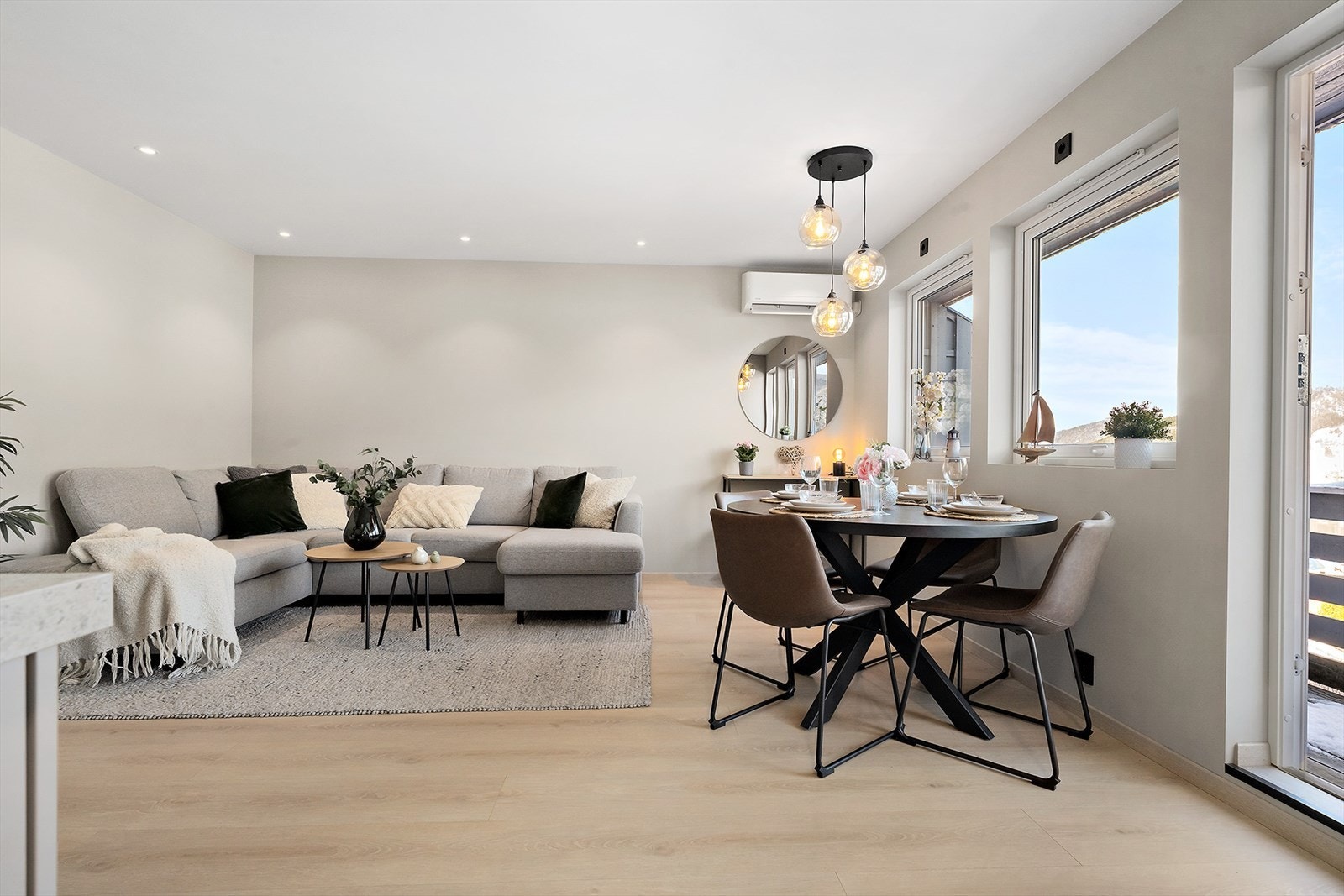 I 2025 ble det oppgradert med nye gulv og veggoverflater i alle rom, foruten bad. Galleribilde