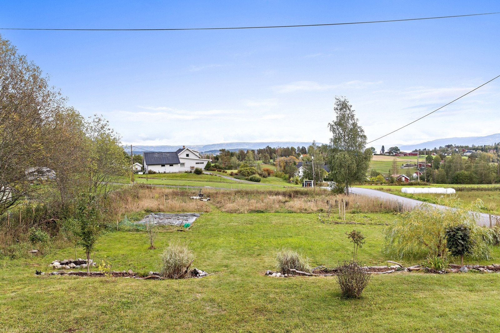 Plass til hobbyprosjekter og dyrehold på tomten. Galleribilde