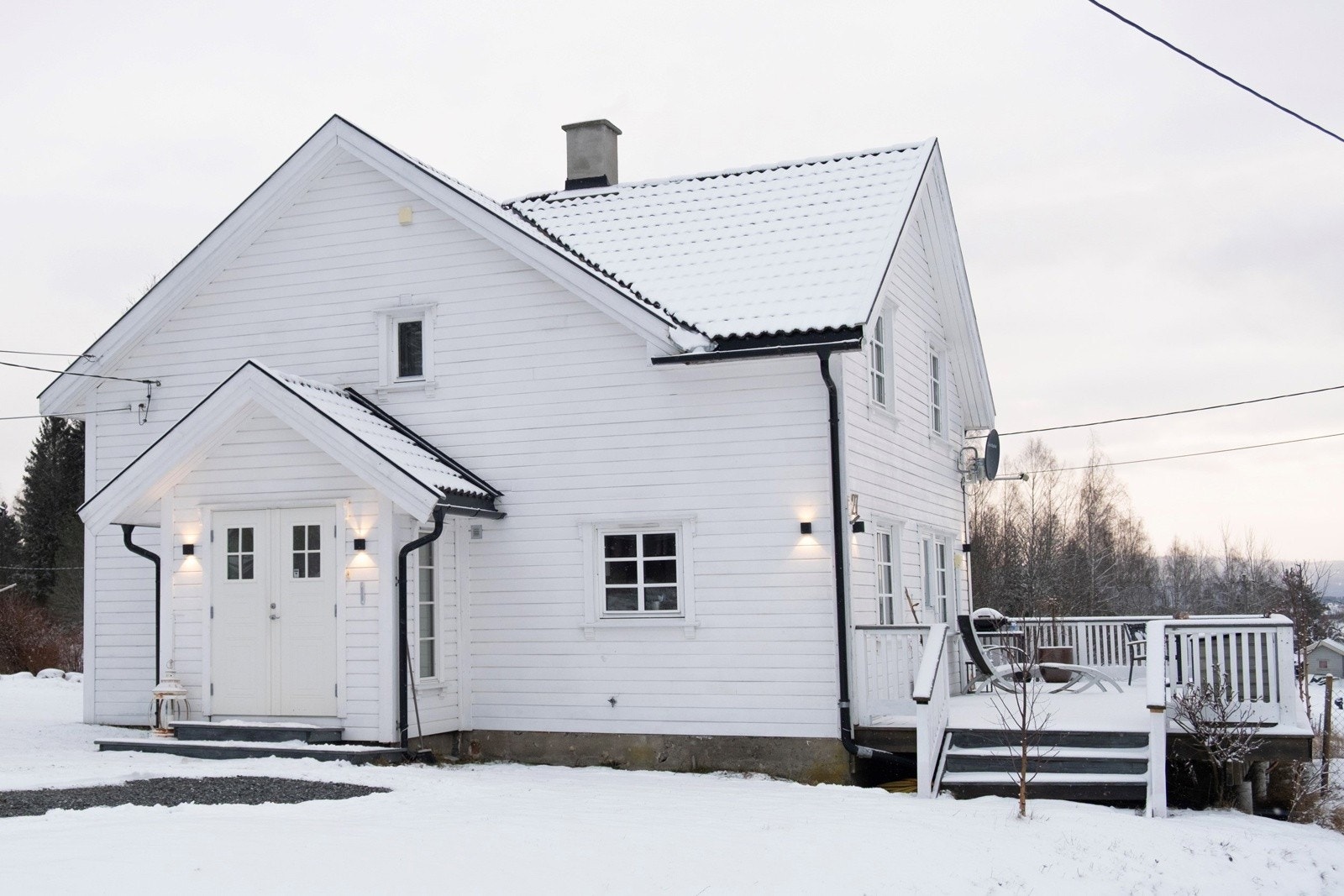 Beliggende langs Vælerenveien, er det kort vei til Tyristrand sentrum, Holleia og Væleren. Galleribilde