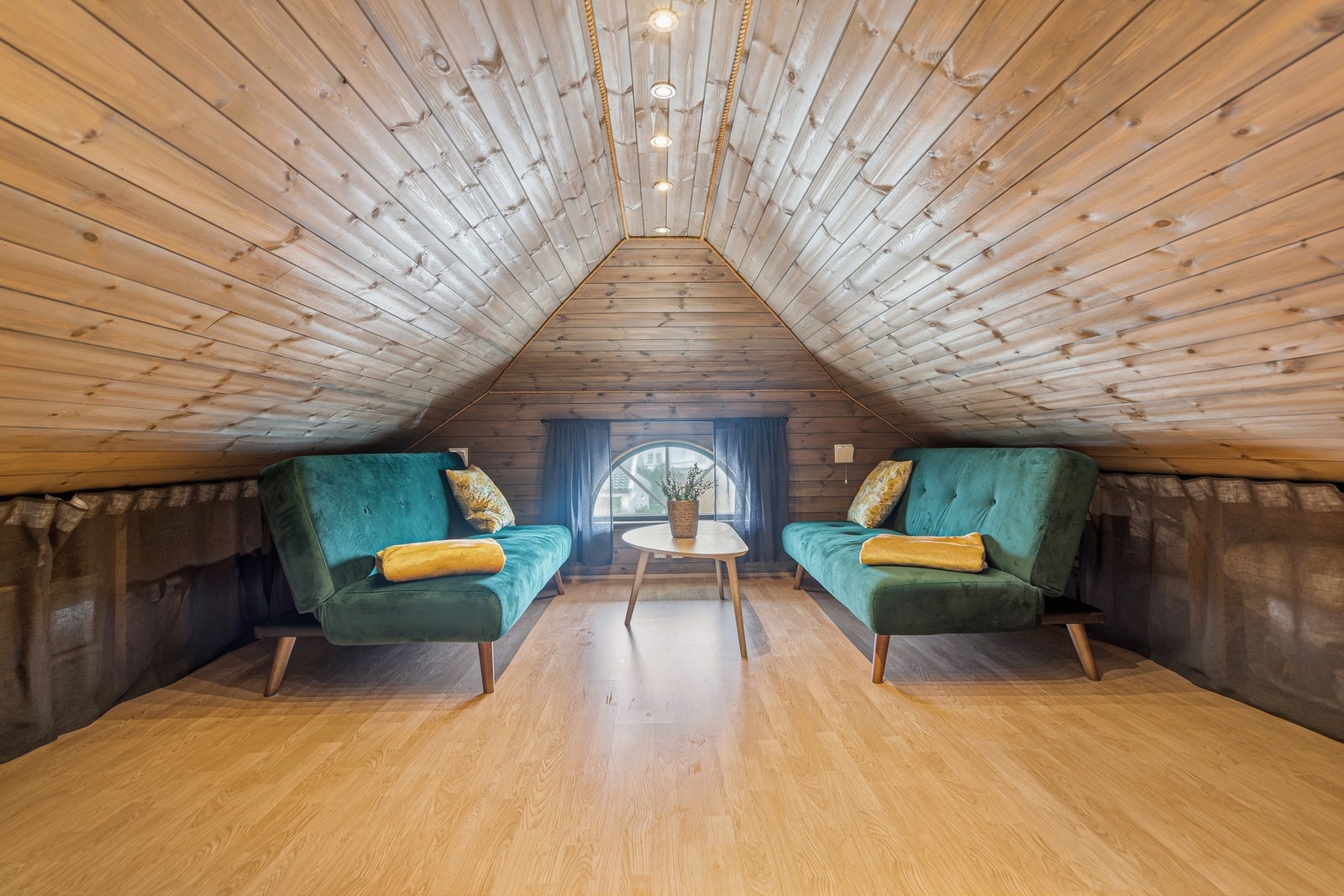 Innredet etasje over garasjen Galleribilde