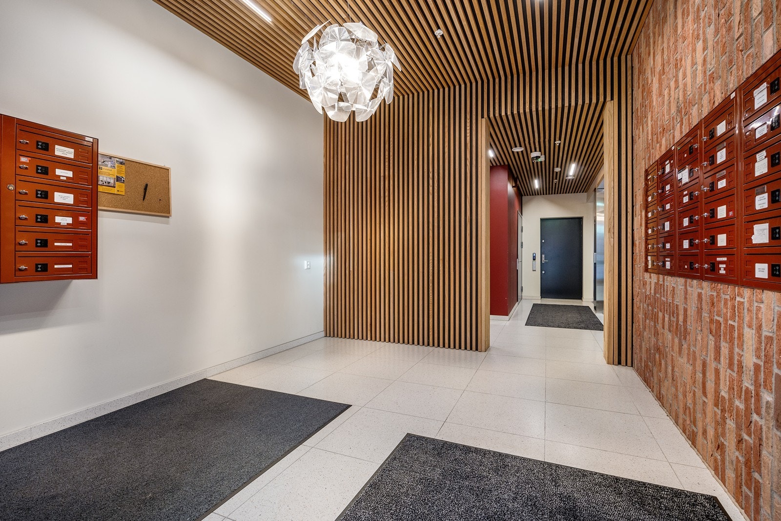 Inne i oppgangen er stilen gjennomført og pen. Galleribilde