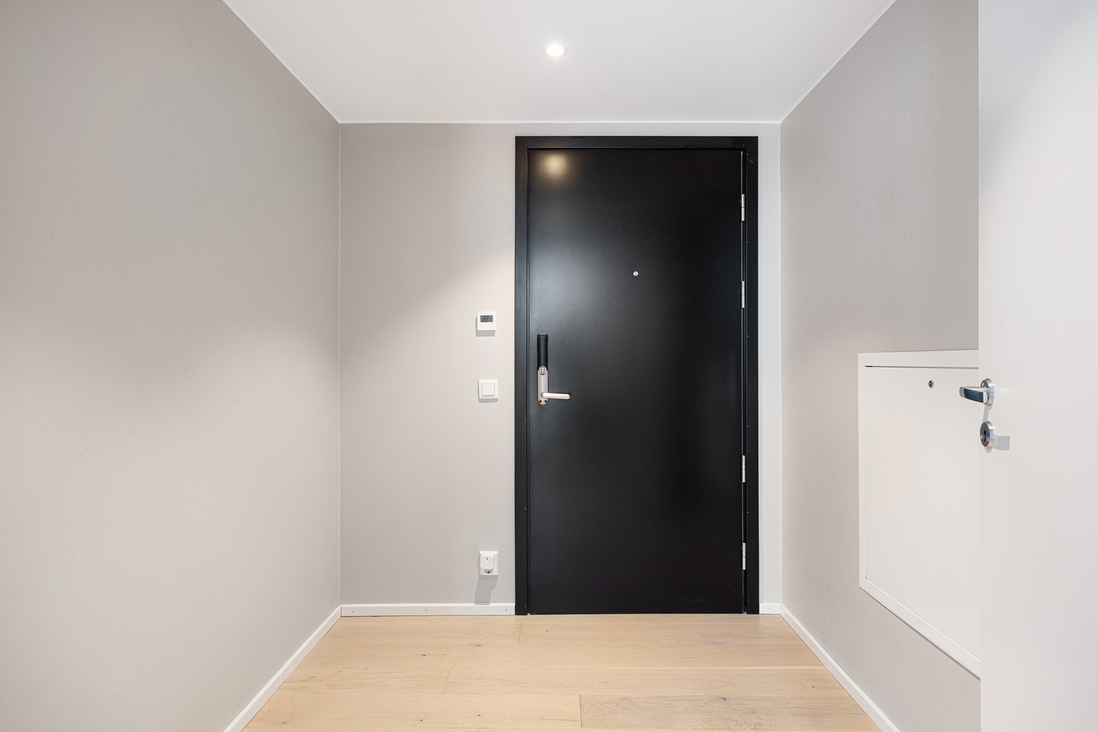 Entreen er romslig med plass til å etablere oppbevaring for yttertøy. Galleribilde