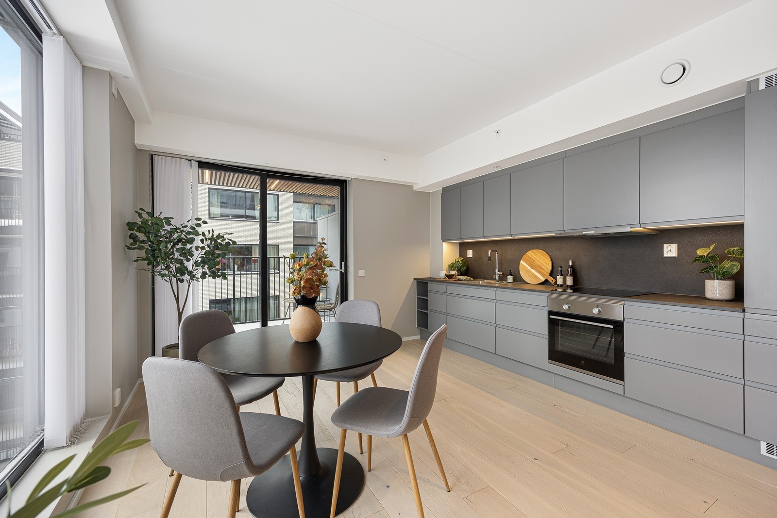 Det er god plass for kokkelering av gourmetmiddager i kjøkkenet. Galleribilde