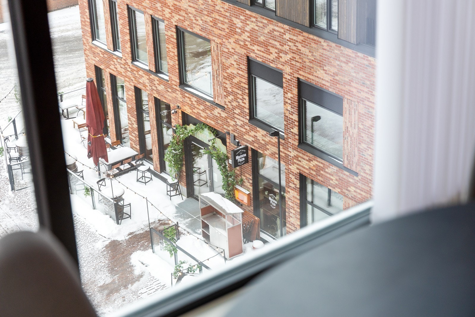 Innen tøffelavstand utenfor døren finner man Mamma Pizza. Galleribilde