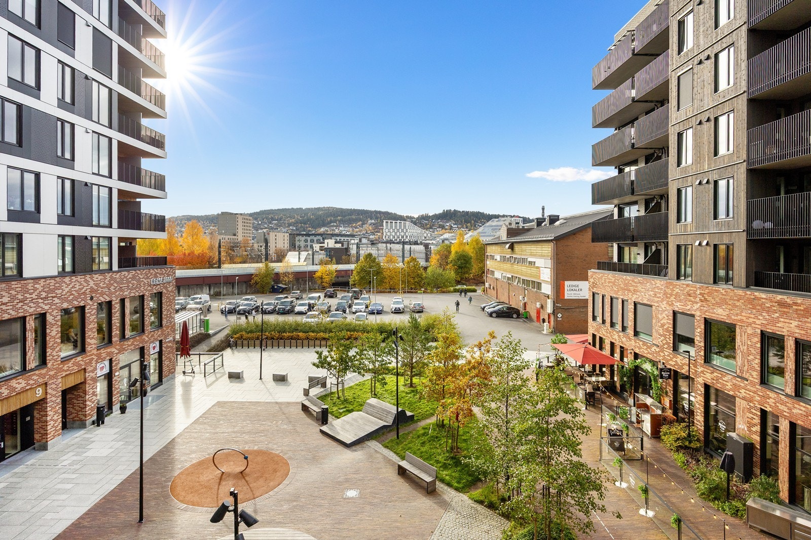 Meierikvartalet på vår og sommer er et pent skue med fin beplaning. Galleribilde