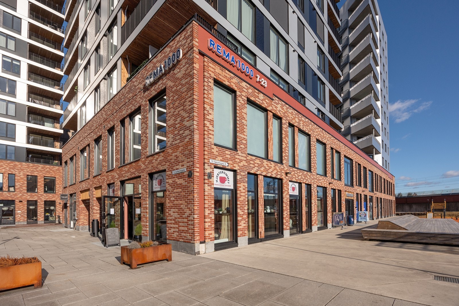 Med dagligvarehandelen bare en liten heistur unna blir det lett å få tunge matvareposer hjem. Galleribilde