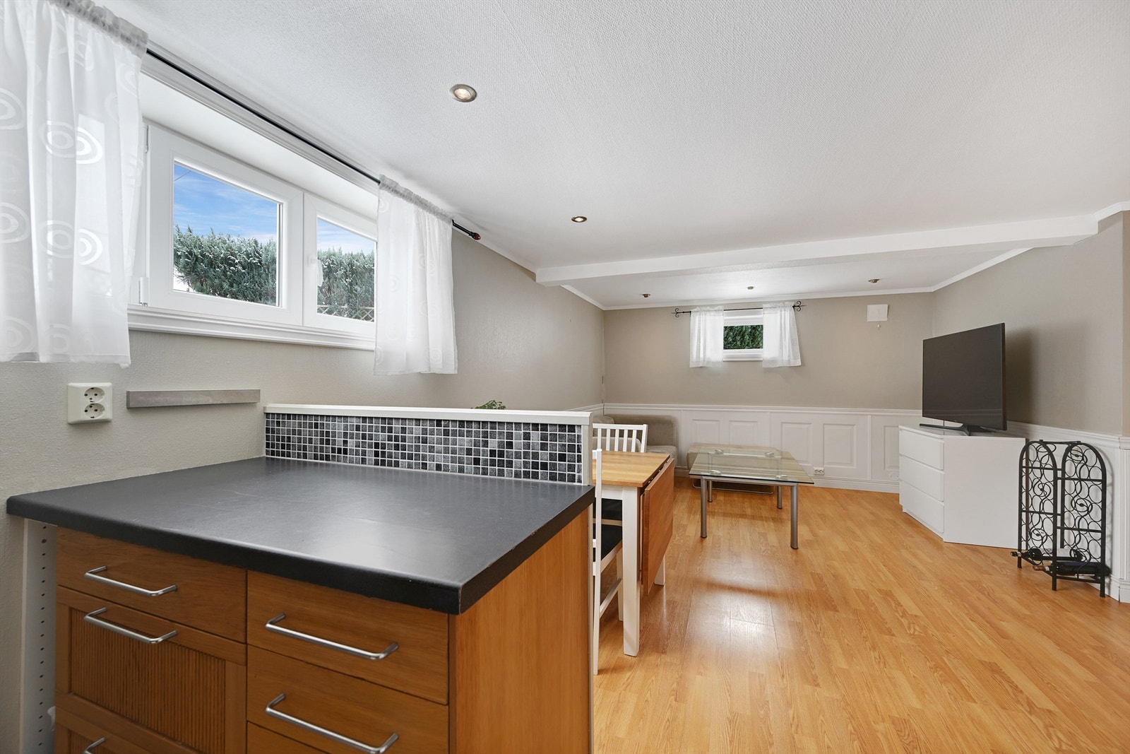 Lyst og pent fargevalg i hybel også Galleribilde